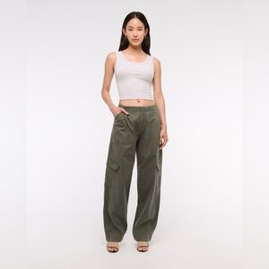 NWTs Abercrombie & Fitch Mid Rise Barrel Cargo Pant